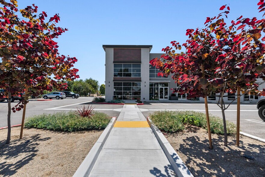 More Photos Of 1400 Graves Ave, Oxnard Distribution For Lease