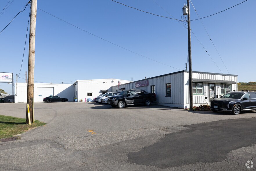 More Photos Of 1004 N River Dr, North Mankato Warehouse For Sale