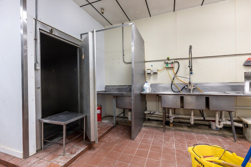 More Photos Of 128 W 8th St, Monroe General Retail For Sale