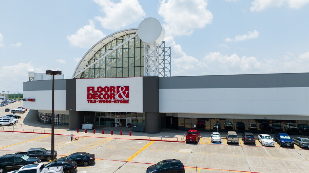 More Photos Of 20730-20814 Gulf Fwy, Webster Unknown For Lease