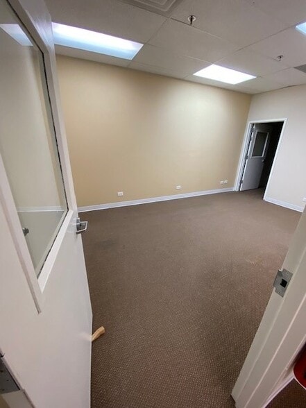 More Photos Of 22-24 Calendar Ave, La Grange Office For Lease