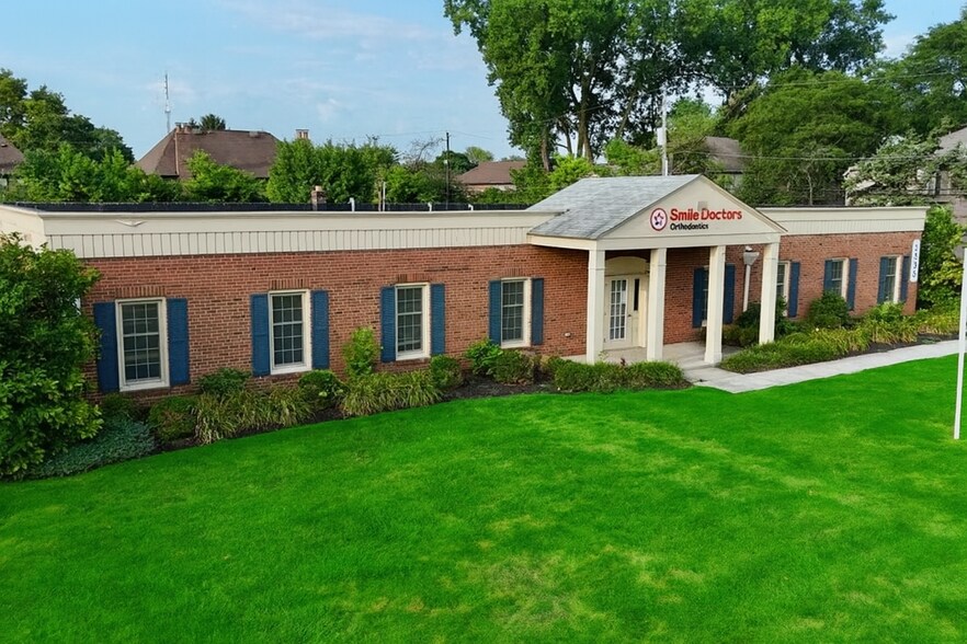 Primary Photo Of 1535 Old Henderson Rd, Columbus Office For Sale
