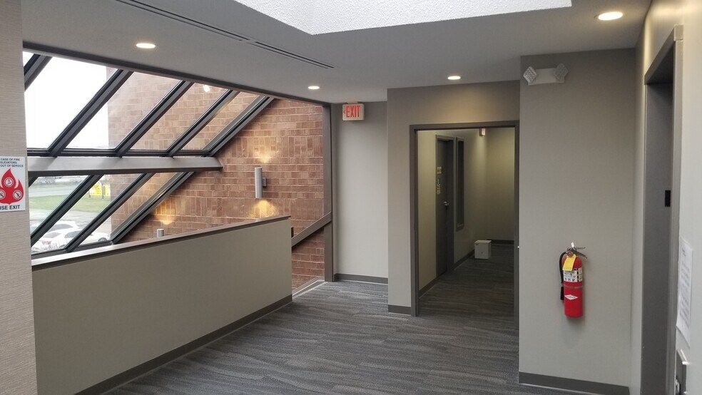 More Photos Of 7430 N Shadeland Ave, Indianapolis Medical For Lease