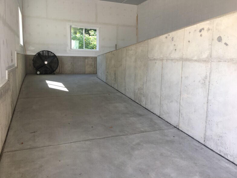 More Photos Of 479 Ferguson Rd, Dunbar Refrigeration Cold Storage For Sale