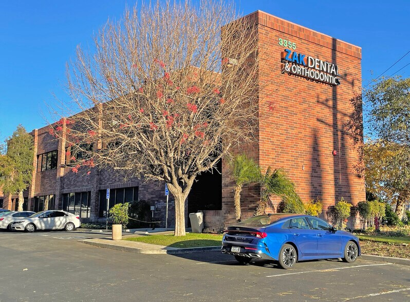 Primary Photo Of 3355 Cochran St, Simi Valley Medical For Lease