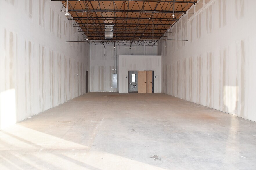 More Photos Of 5002 34th St, Lubbock Unknown For Lease