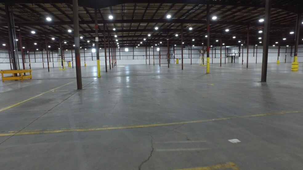 More Photos Of 214 N Wright St, Delavan Distribution For Lease