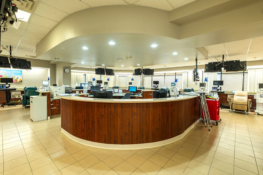 More Photos Of 16417 Whittier Blvd, Whittier Office For Sale