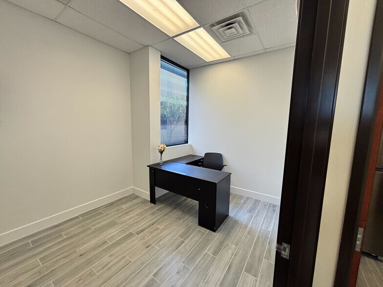 More Photos Of 4035 W Chandler Blvd, Chandler Coworking Space