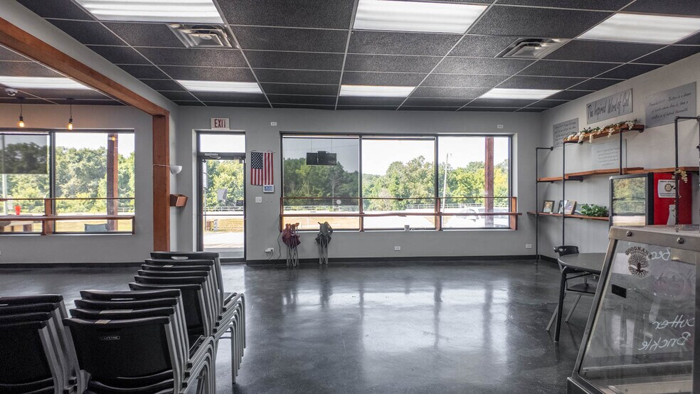 More Photos Of 746 US-63 Hwy, Mammoth Spring General Retail For Sale