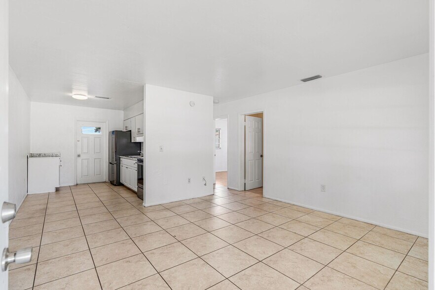 More Photos Of 5518 25th St W, Bradenton Apartments For Sale