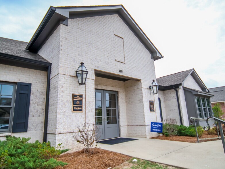More Photos Of 404 Enterprise Dr, Oxford Medical For Sale