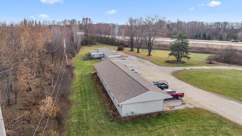 More Photos Of 4991 Arthur Rd, Slinger Hotel For Sale