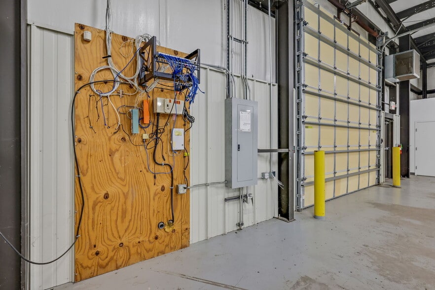 More Photos Of 201 Pickettville Rd, Jacksonville Warehouse For Lease