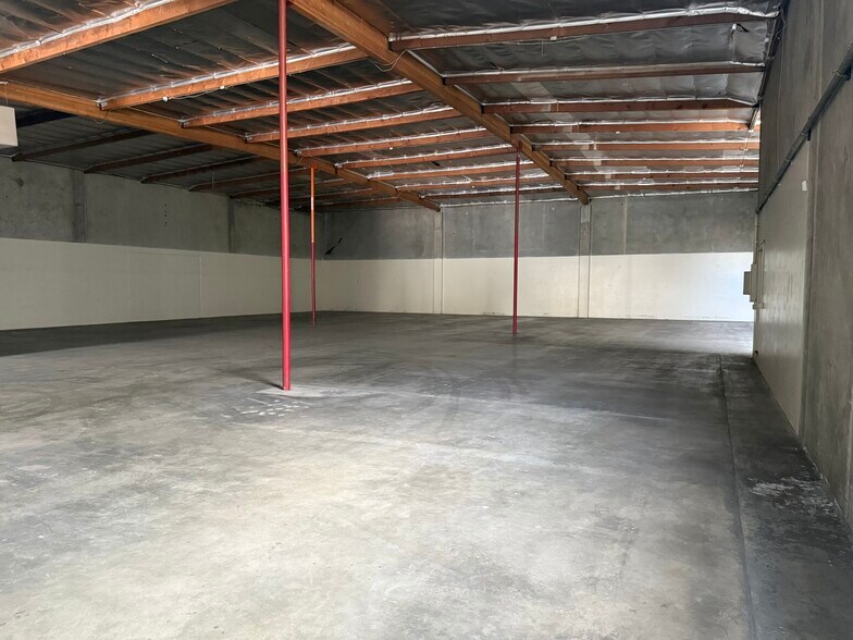More Photos Of 6917-6921 Valjean Ave, Van Nuys Showroom For Lease