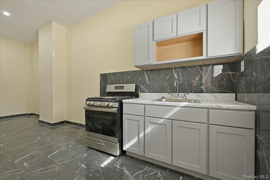 More Photos Of 126-10 Jamaica Ave, Richmond Hill Storefront Retail Residential For Sale