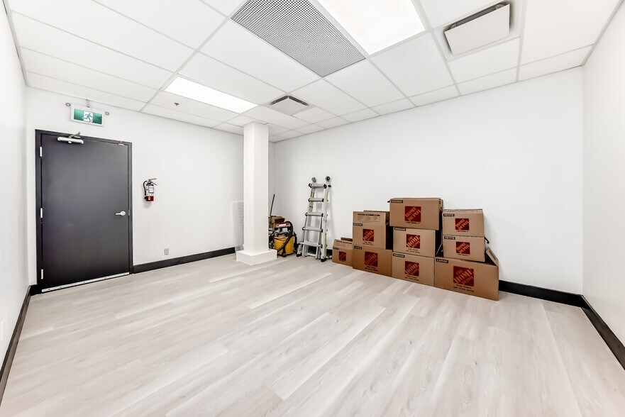 More Photos Of 1015 Centre St NW, Calgary Storefront Retail Residential For Sale