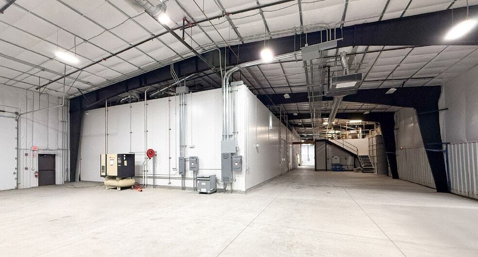 More Photos Of 1450 Enterprise Dr, Lemoore Warehouse For Sale