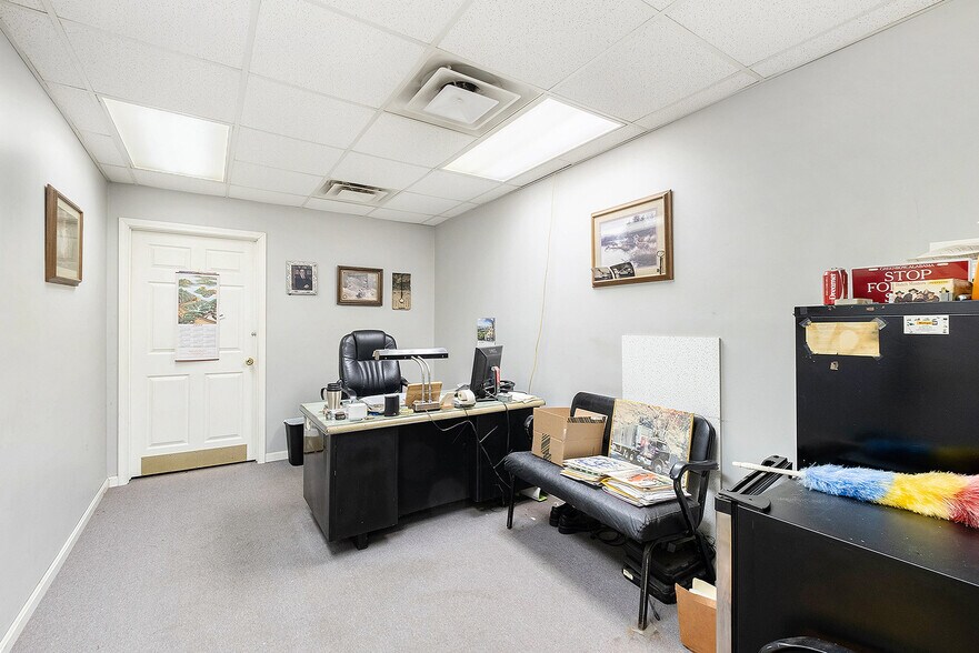 More Photos Of 2170 Lavelle Rd, Flint Flex For Sale