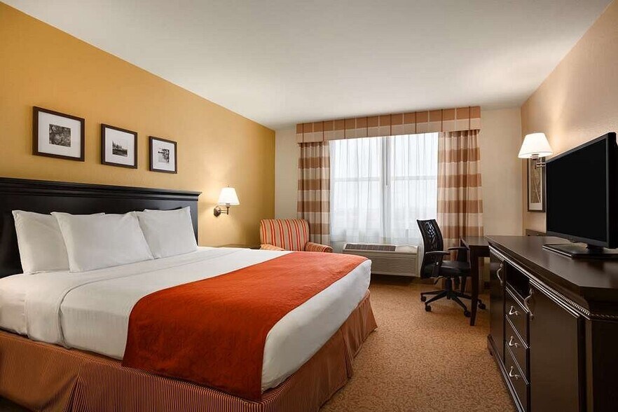 More Photos Of 665 Tecumseh St, Dundee Hotel For Sale