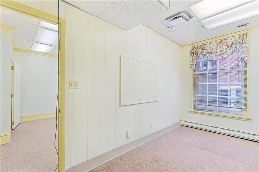 More Photos Of 911 W Hamilton St, Allentown Storefront Retail Office For Sale