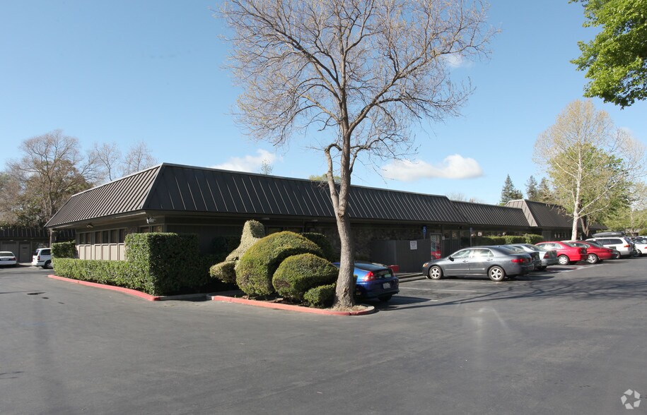 Primary Photo Of 635 Anderson Rd, Davis Medical For Lease