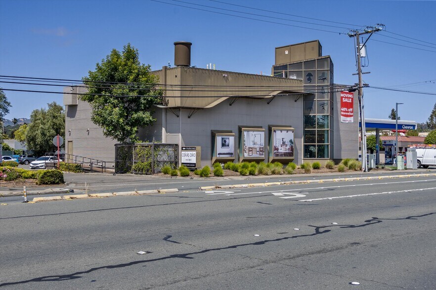 More Photos Of 1125 W Steele Ln, Santa Rosa Freestanding For Lease