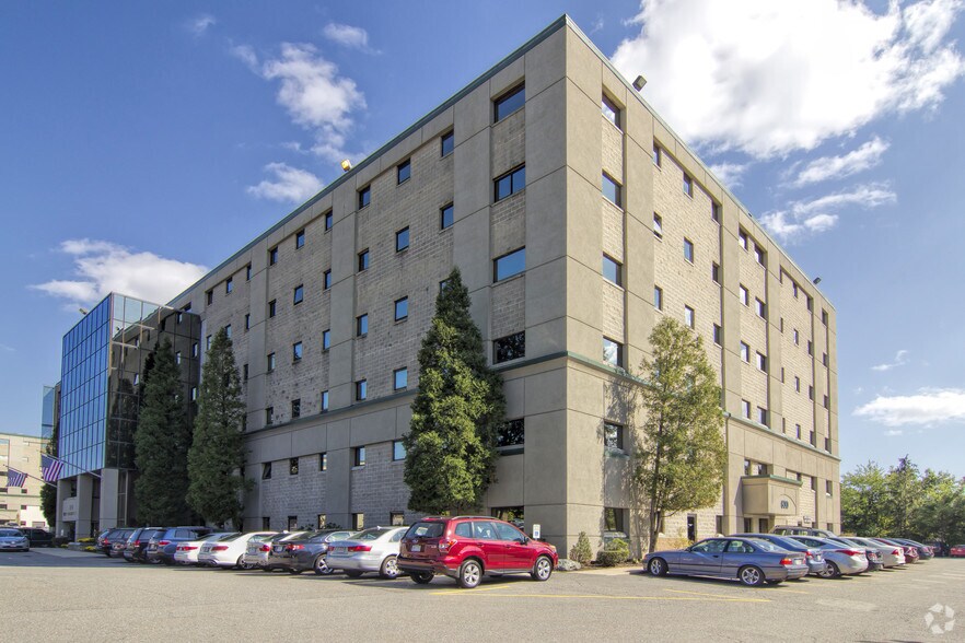 Primary Photo Of 600 W Cummings Park, Woburn Office For Lease