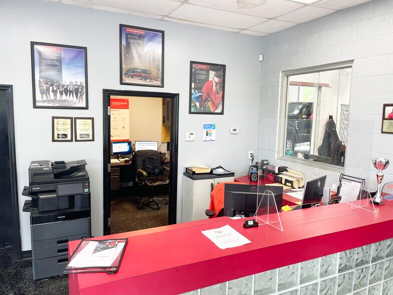 More Photos Of 608 St James Ave, Goose Creek Auto Repair For Sale