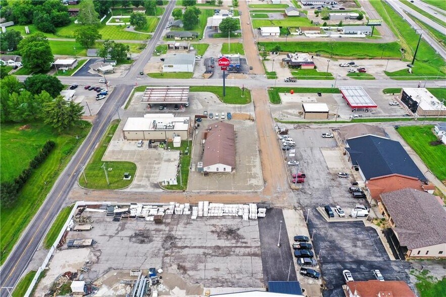 More Photos Of 103 Ne 2nd St, Concordia Restaurant For Sale