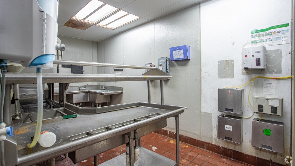 More Photos Of 4066 Victory Blvd, Portsmouth Restaurant For Lease