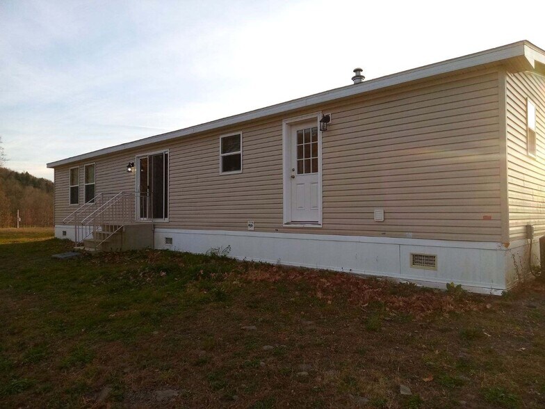 More Photos Of 224 Michael Ln, New Berlin Racetrack For Sale