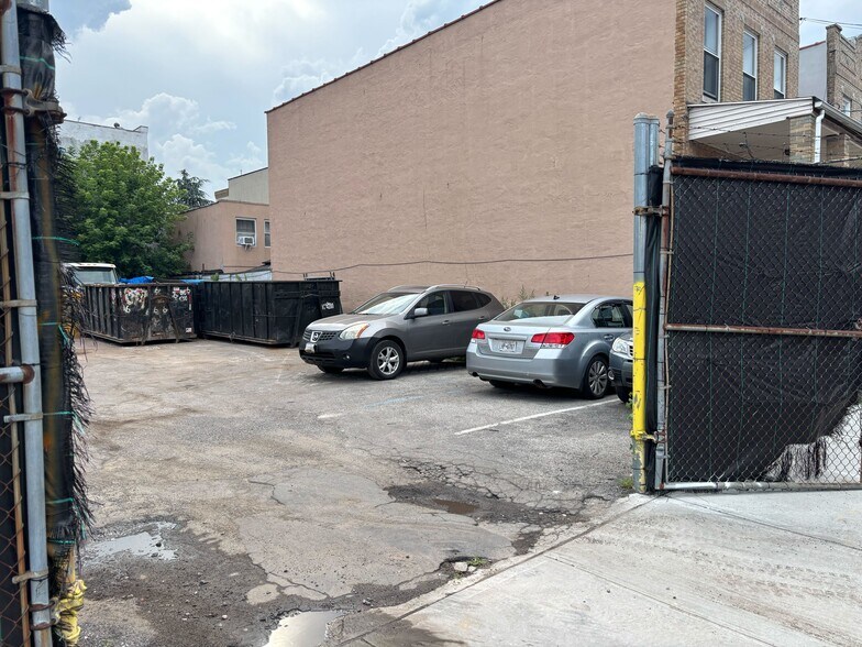 More Photos Of , Flushing Unknown For Sale