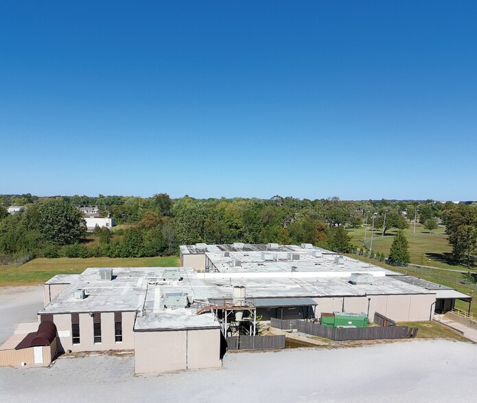 More Photos Of 750 3rd st, Gentry Manufacturing For Sale