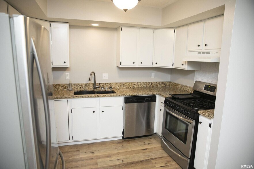 More Photos Of 987 Clock Tower Dr, Springfield Apartments For Sale
