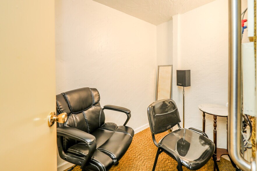 More Photos Of 1019 San Bernardo Ave, Laredo Office For Sale