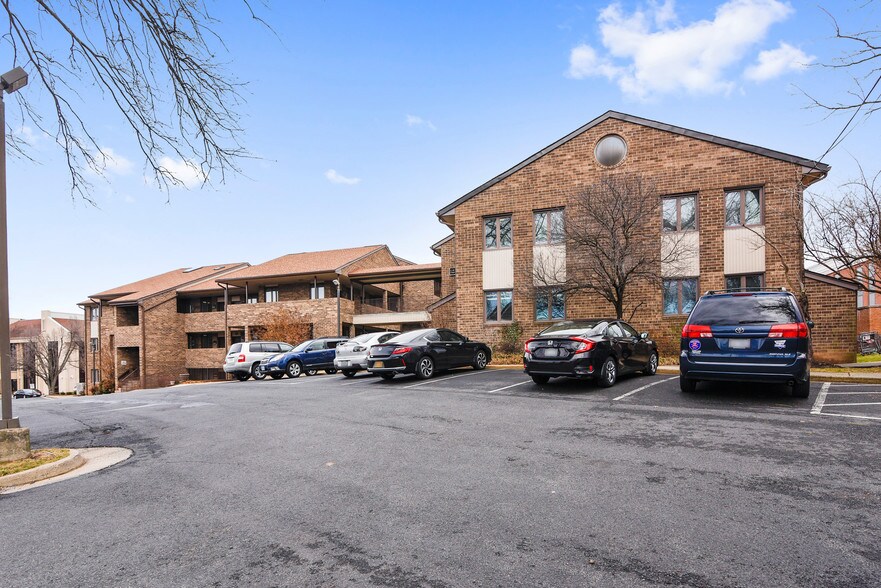 More Photos Of 2915-2917 Hunter Mill Rd, Oakton Medical For Sale
