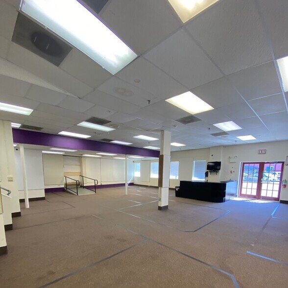 More Photos Of 608-614 2nd St Pike, Southampton Freestanding For Lease
