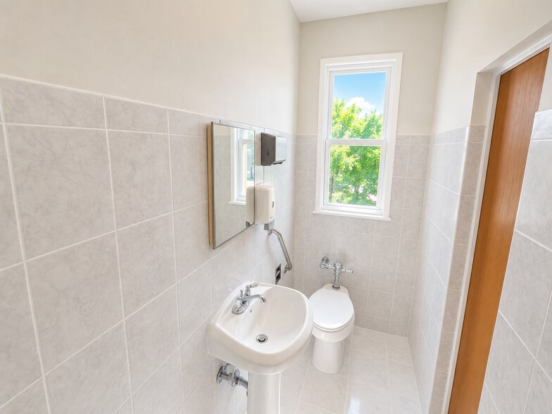 More Photos Of 238 Beach 20th St, Far Rockaway Medical For Lease