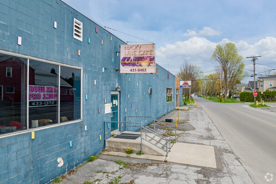 More Photos Of 600 W Manlius St, East Syracuse Freestanding For Lease