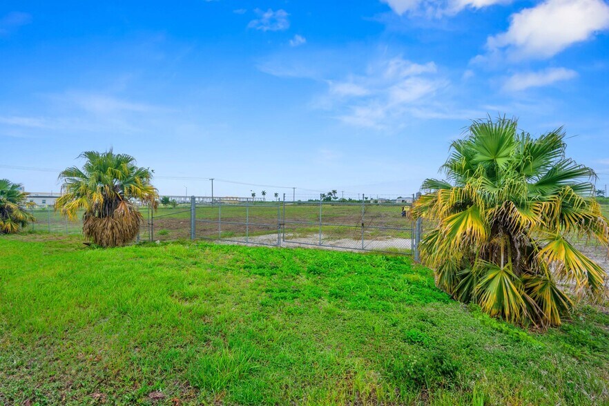 More Photos Of 500 Orange Avenue Cir, Belle Glade Land For Lease