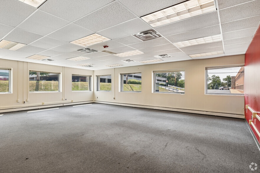 More Photos Of 875 Greentree Rd, Pittsburgh Office For Sale