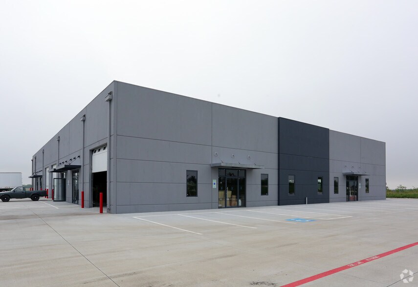 Primary Photo Of 708 E Houston St, Anna Warehouse For Lease