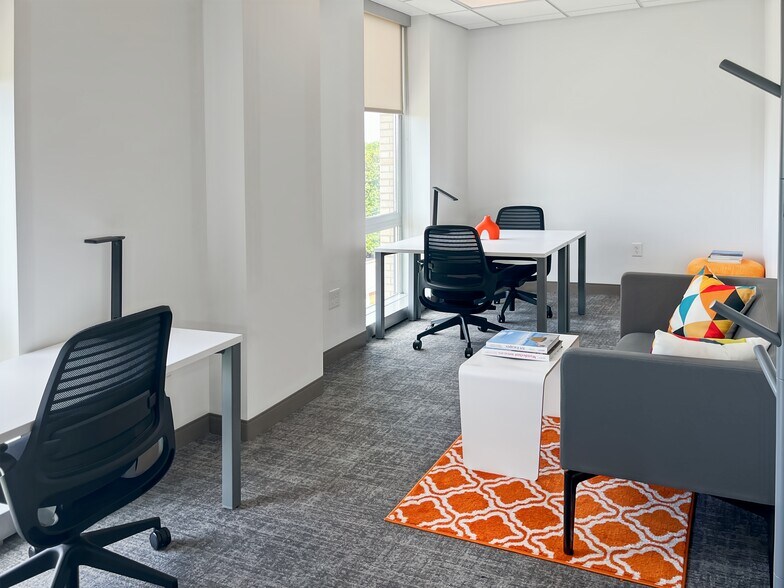 More Photos Of 4037 E Independence Blvd, Charlotte Coworking Space