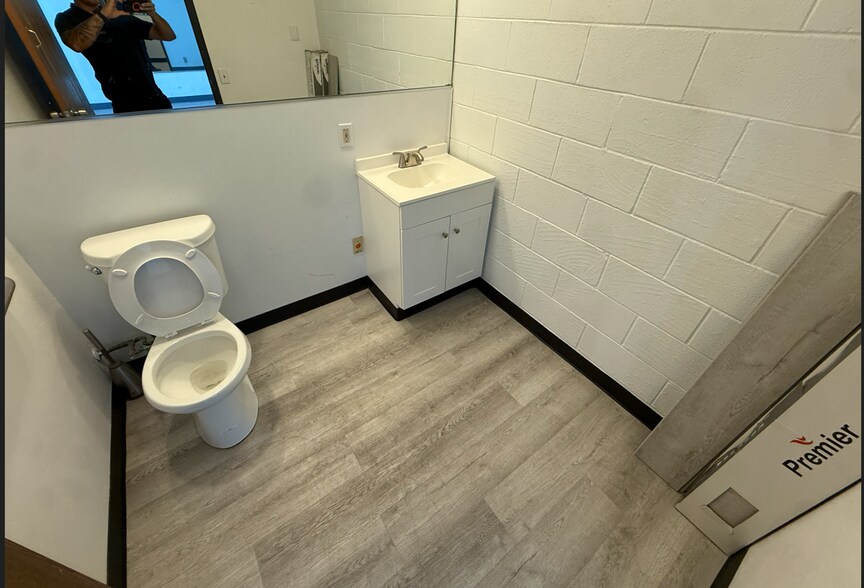 More Photos Of 24017 Narbonne Ave, Lomita Unknown For Lease