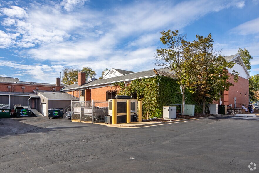 More Photos Of 1-10 Grant Sq, Hinsdale Storefront Retail Office For Lease