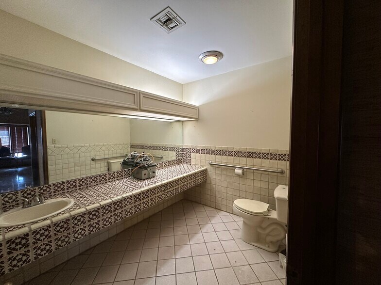 More Photos Of 6436 Bandera Rd, San Antonio Medical For Lease
