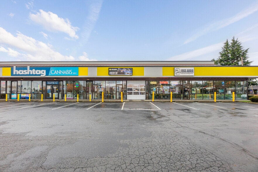 More Photos Of 10 SE Everett Mall Way, Everett General Retail For Lease