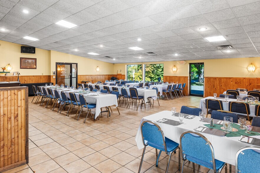 More Photos Of N8055 French Rd, Seymour Township Freestanding For Sale