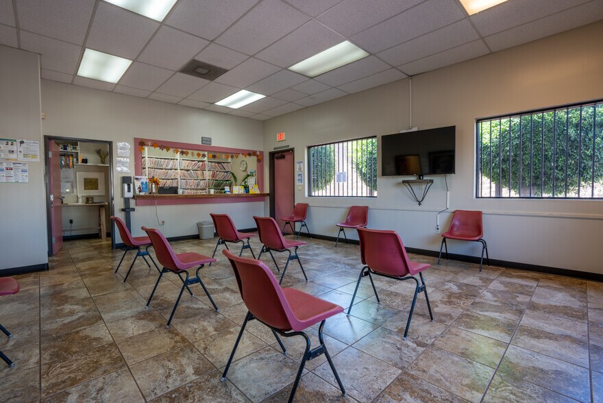 More Photos Of 4946 Florence Ave, Bell Medical For Sale